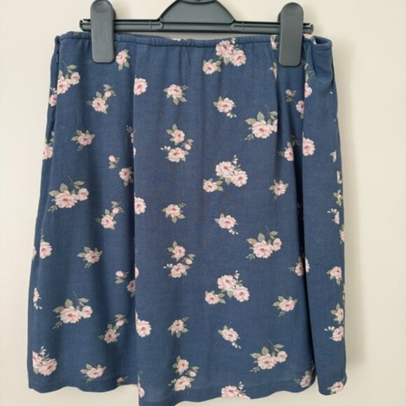 American Eagle Floral Skirt - Picture 2 of 6